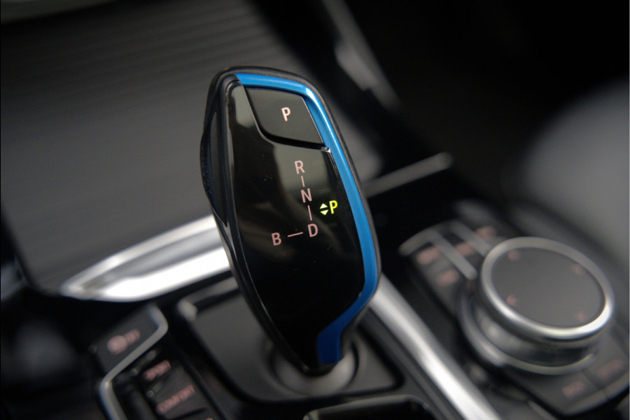 BMW iX3 High Executive 80 kWh | Panoramadak | Keyless | Stoelverwarming | Harman Kardon | Memory Seat | Head-Up Display | 360 Camera | Adaptief Onderstel | Trekhaak | Adaptive LED | Elektrische Stoelen | Apple Carplay |