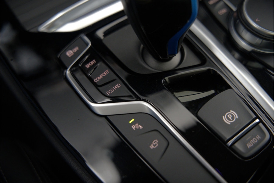 BMW iX3 High Executive 80 kWh | Panoramadak | Keyless | Stoelverwarming | Harman Kardon | Memory Seat | Head-Up Display | 360 Camera | Adaptief Onderstel | Trekhaak | Adaptive LED | Elektrische Stoelen | Apple Carplay |