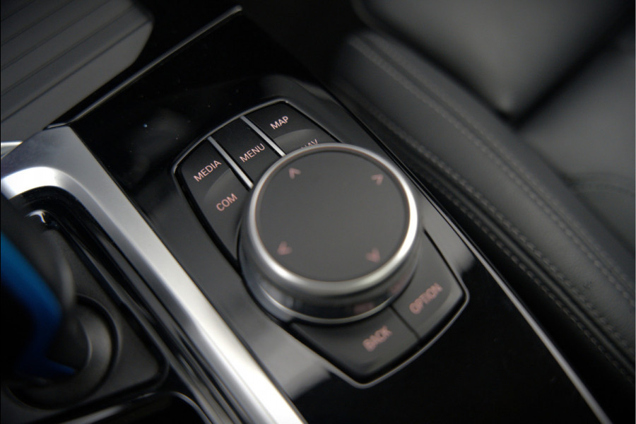 BMW iX3 High Executive 80 kWh | Panoramadak | Keyless | Stoelverwarming | Harman Kardon | Memory Seat | Head-Up Display | 360 Camera | Adaptief Onderstel | Trekhaak | Adaptive LED | Elektrische Stoelen | Apple Carplay |