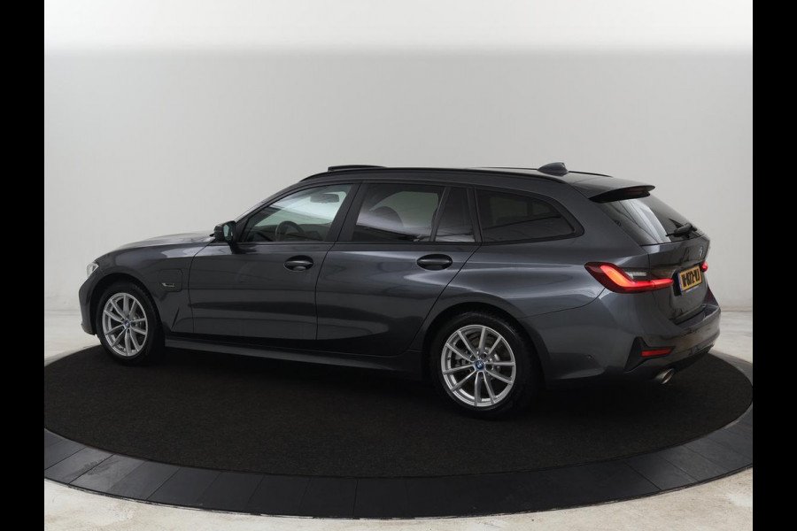 BMW 3-serie 320e Business Edition Plus | Panoramadak | Adaptive cruise | Leder | Sportstoelen | Stoelverwarming | Live Cockpit | Camera | Safety Pack | LaserLight | Carplay | Keyless | PHEV | Plug In