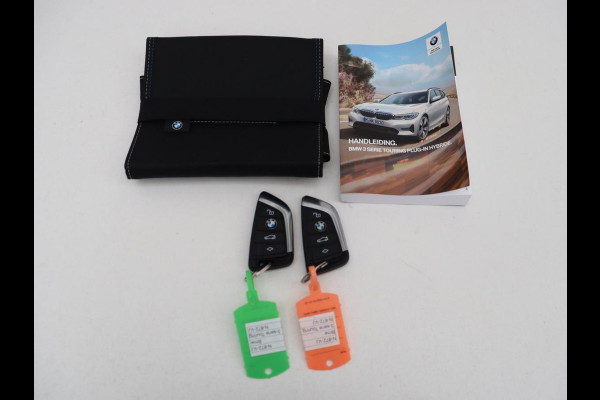 BMW 3-serie 320e Business Edition Plus | Panoramadak | Adaptive cruise | Leder | Sportstoelen | Stoelverwarming | Live Cockpit | Camera | Safety Pack | LaserLight | Carplay | Keyless | PHEV | Plug In