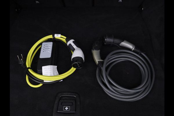 BMW 3-serie 320e Business Edition Plus | Panoramadak | Adaptive cruise | Leder | Sportstoelen | Stoelverwarming | Live Cockpit | Camera | Safety Pack | LaserLight | Carplay | Keyless | PHEV | Plug In