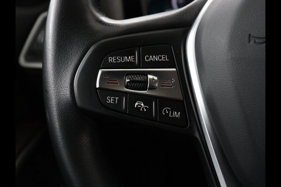 BMW 3-serie 320e Business Edition Plus | Panoramadak | Adaptive cruise | Leder | Sportstoelen | Stoelverwarming | Live Cockpit | Camera | Safety Pack | LaserLight | Carplay | Keyless | PHEV | Plug In