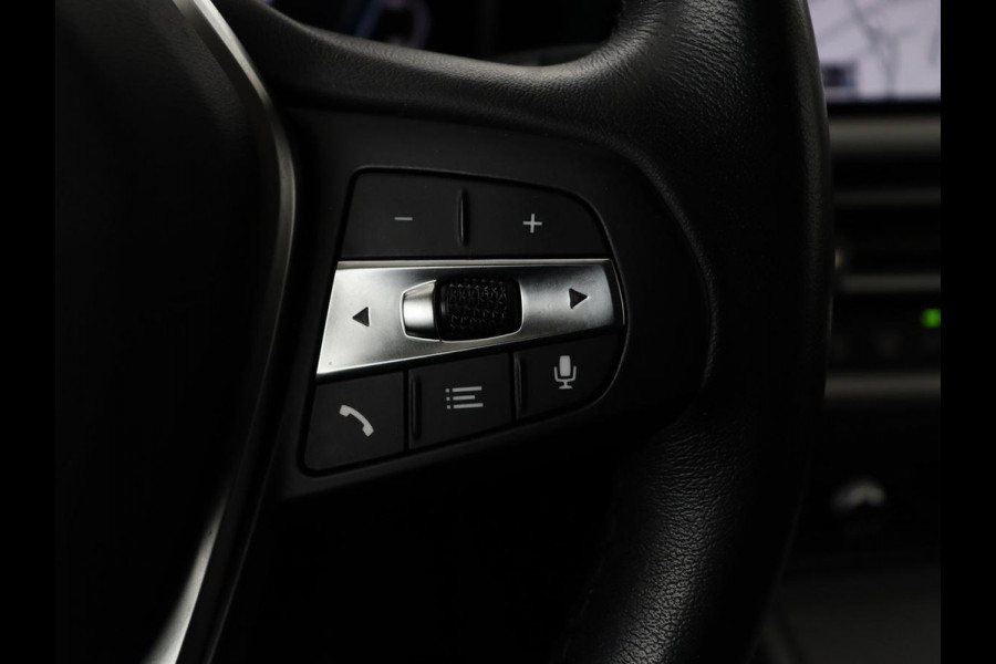BMW 3-serie 320e Business Edition Plus | Panoramadak | Adaptive cruise | Leder | Sportstoelen | Stoelverwarming | Live Cockpit | Camera | Safety Pack | LaserLight | Carplay | Keyless | PHEV | Plug In