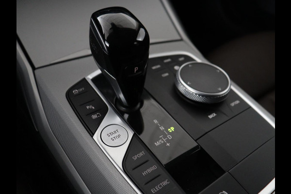 BMW 3-serie 320e Business Edition Plus | Panoramadak | Adaptive cruise | Leder | Sportstoelen | Stoelverwarming | Live Cockpit | Camera | Safety Pack | LaserLight | Carplay | Keyless | PHEV | Plug In