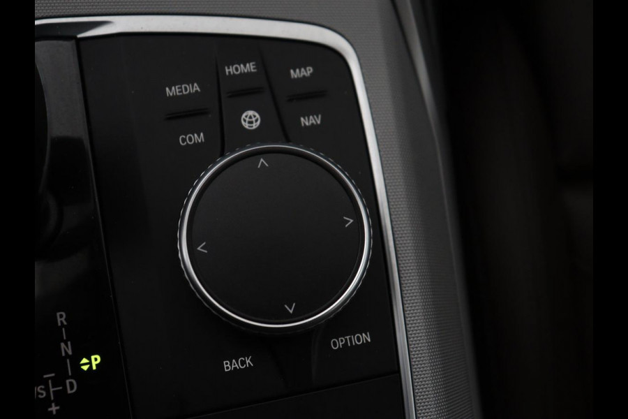 BMW 3-serie 320e Business Edition Plus | Panoramadak | Adaptive cruise | Leder | Sportstoelen | Stoelverwarming | Live Cockpit | Camera | Safety Pack | LaserLight | Carplay | Keyless | PHEV | Plug In