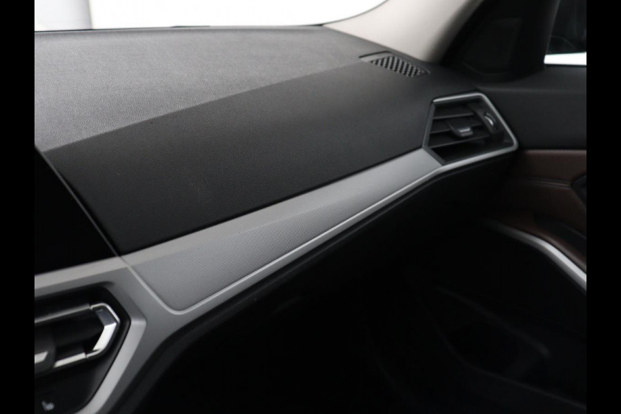 BMW 3-serie 320e Business Edition Plus | Panoramadak | Adaptive cruise | Leder | Sportstoelen | Stoelverwarming | Live Cockpit | Camera | Safety Pack | LaserLight | Carplay | Keyless | PHEV | Plug In