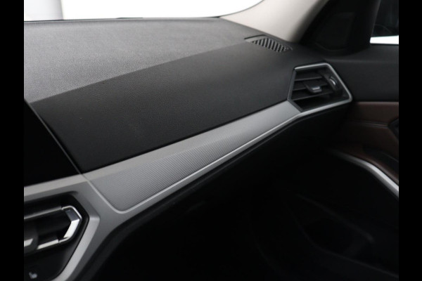 BMW 3-serie 320e Business Edition Plus | Panoramadak | Adaptive cruise | Leder | Sportstoelen | Stoelverwarming | Live Cockpit | Camera | Safety Pack | LaserLight | Carplay | Keyless | PHEV | Plug In