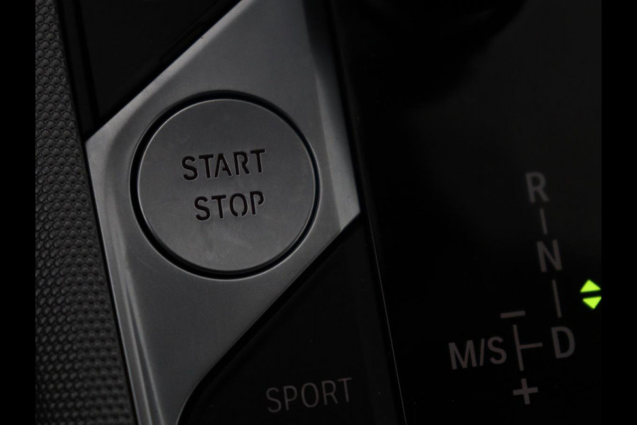 BMW 3-serie 320e Business Edition Plus | Panoramadak | Adaptive cruise | Leder | Sportstoelen | Stoelverwarming | Live Cockpit | Camera | Safety Pack | LaserLight | Carplay | Keyless | PHEV | Plug In