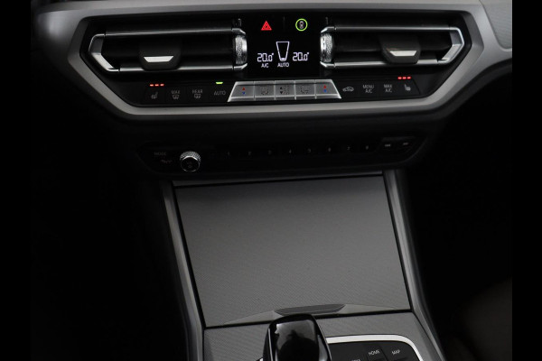 BMW 3-serie 320e Business Edition Plus | Panoramadak | Adaptive cruise | Leder | Sportstoelen | Stoelverwarming | Live Cockpit | Camera | Safety Pack | LaserLight | Carplay | Keyless | PHEV | Plug In