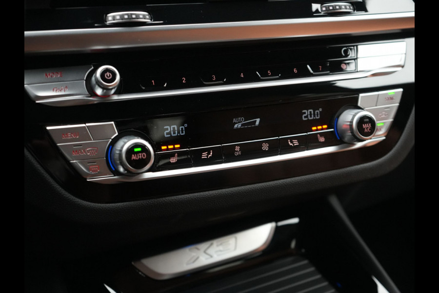 BMW X3 xDrive30e M Sport Plug In Hybrid 293pk Dealer O.H. PHEV | Trekhaak Af Fabriek | Head Up | 360 Camera | Adaptief Onderstel | Lederen Sportstoelen & Stuur Verwarmd | Sfeerverlichting | Keyless | Blis | Navigatie | DAB | Virtual |