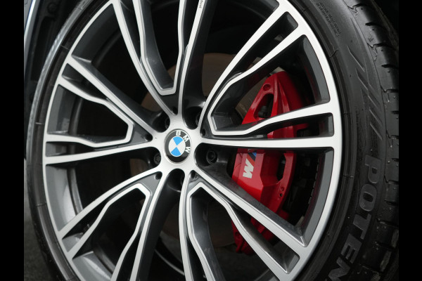 BMW X3 xDrive30e M Sport Plug In Hybrid 293pk Dealer O.H. PHEV | Trekhaak Af Fabriek | Head Up | 360 Camera | Adaptief Onderstel | Lederen Sportstoelen & Stuur Verwarmd | Sfeerverlichting | Keyless | Blis | Navigatie | DAB | Virtual |