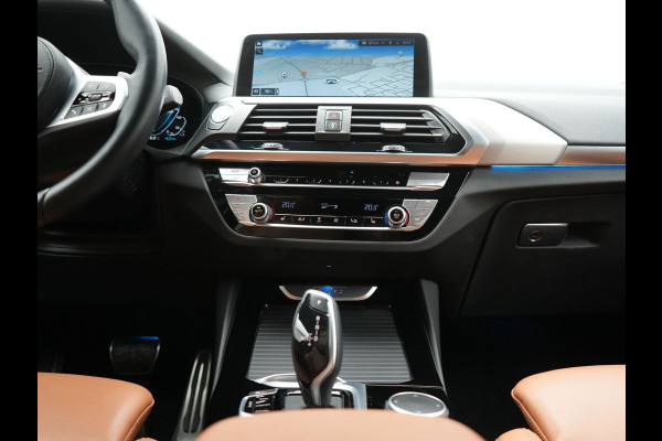 BMW X3 xDrive30e M Sport Plug In Hybrid 293pk Dealer O.H. PHEV | Trekhaak Af Fabriek | Head Up | 360 Camera | Adaptief Onderstel | Lederen Sportstoelen & Stuur Verwarmd | Sfeerverlichting | Keyless | Blis | Navigatie | DAB | Virtual |