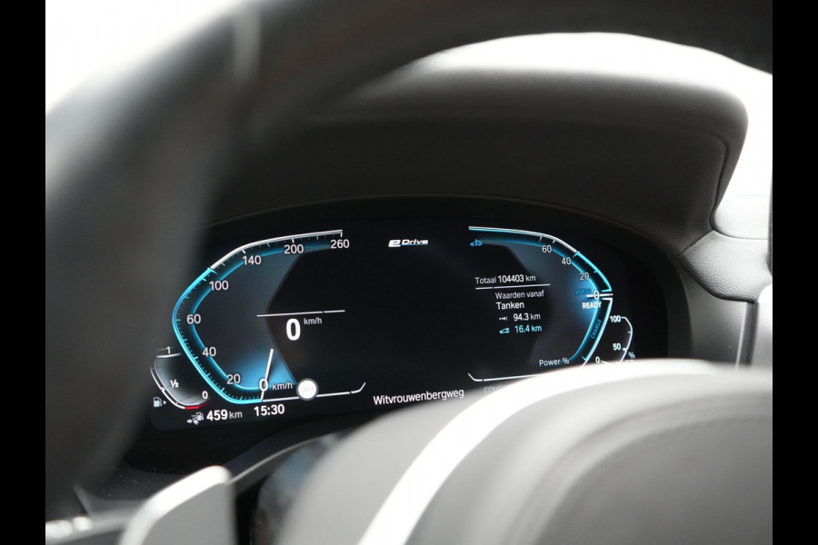 BMW X3 xDrive30e M Sport Plug In Hybrid 293pk Dealer O.H. PHEV | Trekhaak Af Fabriek | Head Up | 360 Camera | Adaptief Onderstel | Lederen Sportstoelen & Stuur Verwarmd | Sfeerverlichting | Keyless | Blis | Navigatie | DAB | Virtual |