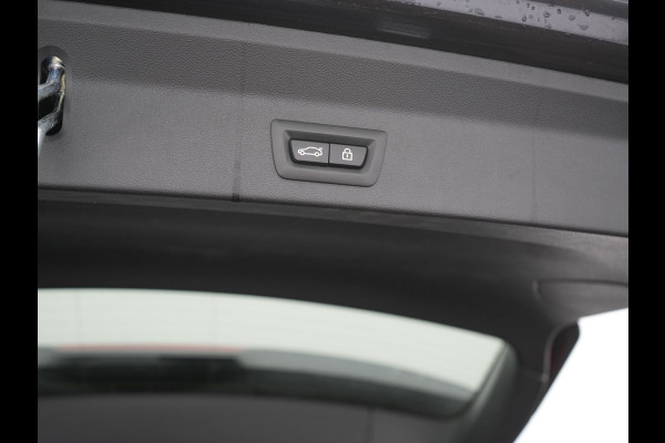 BMW X3 xDrive30e M Sport Plug In Hybrid 293pk Dealer O.H. PHEV | Trekhaak Af Fabriek | Head Up | 360 Camera | Adaptief Onderstel | Lederen Sportstoelen & Stuur Verwarmd | Sfeerverlichting | Keyless | Blis | Navigatie | DAB | Virtual |
