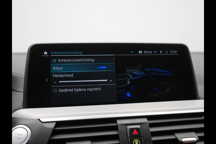 BMW X3 xDrive30e M Sport Plug In Hybrid 293pk Dealer O.H. PHEV | Trekhaak Af Fabriek | Head Up | 360 Camera | Adaptief Onderstel | Lederen Sportstoelen & Stuur Verwarmd | Sfeerverlichting | Keyless | Blis | Navigatie | DAB | Virtual |