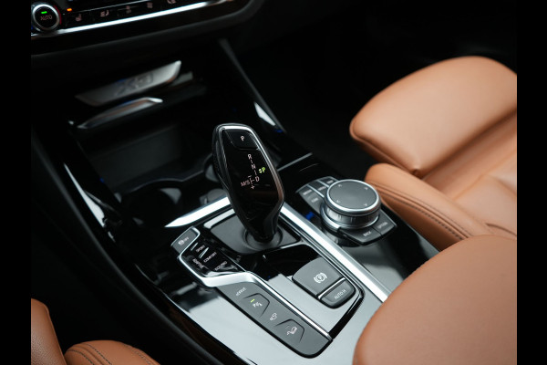 BMW X3 xDrive30e M Sport Plug In Hybrid 293pk Dealer O.H. PHEV | Trekhaak Af Fabriek | Head Up | 360 Camera | Adaptief Onderstel | Lederen Sportstoelen & Stuur Verwarmd | Sfeerverlichting | Keyless | Blis | Navigatie | DAB | Virtual |