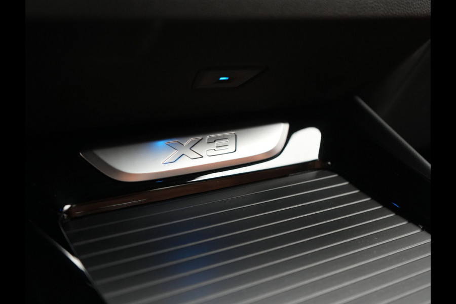 BMW X3 xDrive30e M Sport Plug In Hybrid 293pk Dealer O.H. PHEV | Trekhaak Af Fabriek | Head Up | 360 Camera | Adaptief Onderstel | Lederen Sportstoelen & Stuur Verwarmd | Sfeerverlichting | Keyless | Blis | Navigatie | DAB | Virtual |