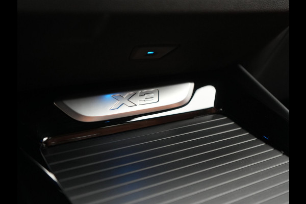 BMW X3 xDrive30e M Sport Plug In Hybrid 293pk Dealer O.H. PHEV | Trekhaak Af Fabriek | Head Up | 360 Camera | Adaptief Onderstel | Lederen Sportstoelen & Stuur Verwarmd | Sfeerverlichting | Keyless | Blis | Navigatie | DAB | Virtual |