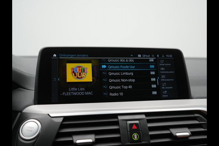 BMW X3 xDrive30e M Sport Plug In Hybrid 293pk Dealer O.H. PHEV | Trekhaak Af Fabriek | Head Up | 360 Camera | Adaptief Onderstel | Lederen Sportstoelen & Stuur Verwarmd | Sfeerverlichting | Keyless | Blis | Navigatie | DAB | Virtual |