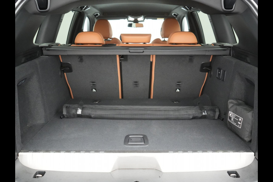 BMW X3 xDrive30e M Sport Plug In Hybrid 293pk Dealer O.H. PHEV | Trekhaak Af Fabriek | Head Up | 360 Camera | Adaptief Onderstel | Lederen Sportstoelen & Stuur Verwarmd | Sfeerverlichting | Keyless | Blis | Navigatie | DAB | Virtual |