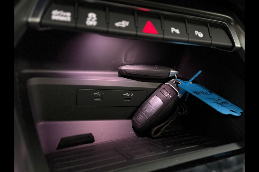 Audi A3 Sportback 40 TFSIe S-line Competition | Black Pack | Full Option | PANO | Matrixx | Ambient | Business-pakket+ | AudiSound