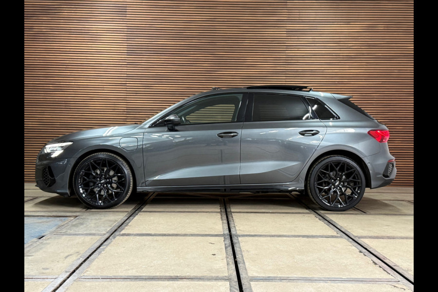 Audi A3 Sportback 40 TFSIe S-line Competition | Black Pack | Full Option | PANO | Matrixx | Ambient | Business-pakket+ | AudiSound