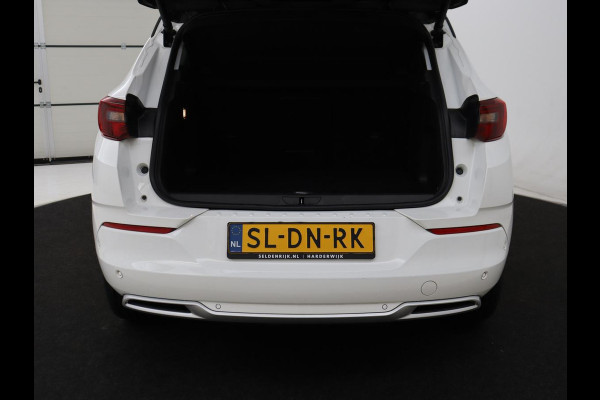Opel Grandland 1.6 Turbo Plug-In Hybrid Ultimate | Leder/Alcantara | Trekhaak | Stoelverwarming | 360 Camera | Matrix LED | Carplay | Adaptive cruise | Keyless | Navigatie | Stuurverwarming | PHEV