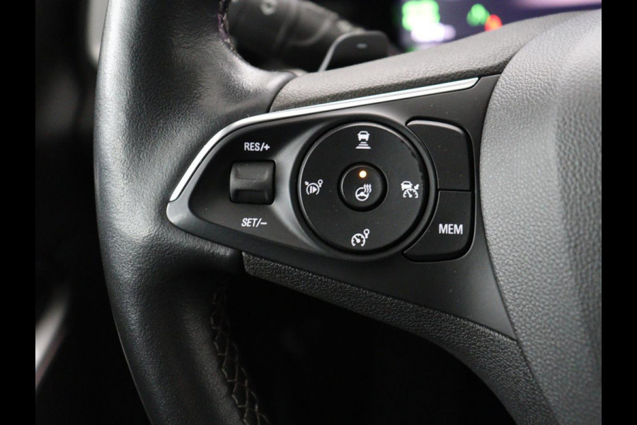Opel Grandland 1.6 Turbo Plug-In Hybrid Ultimate | Leder/Alcantara | Trekhaak | Stoelverwarming | 360 Camera | Matrix LED | Carplay | Adaptive cruise | Keyless | Navigatie | Stuurverwarming | PHEV
