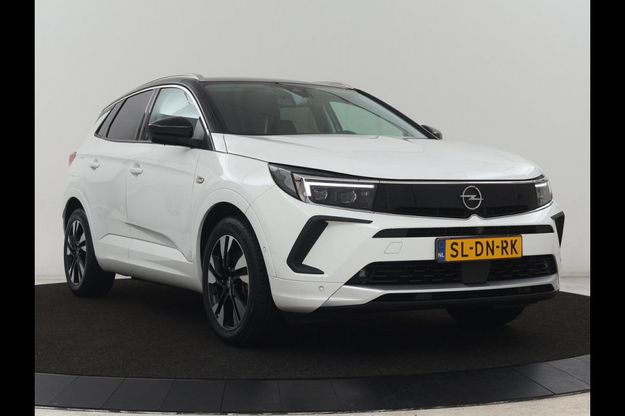Opel Grandland 1.6 Turbo Plug-In Hybrid Ultimate | Leder/Alcantara | Trekhaak | Stoelverwarming | 360 Camera | Matrix LED | Carplay | Adaptive cruise | Keyless | Navigatie | Stuurverwarming | PHEV