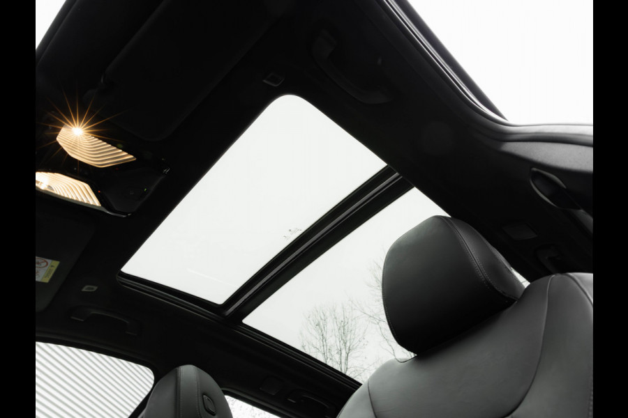 BMW X3 sDrive20i xLine - Pano - Trekhaak - Head-Up - Camera - Hifi