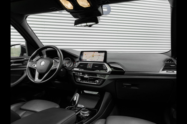 BMW X3 sDrive20i xLine - Pano - Trekhaak - Head-Up - Camera - Hifi
