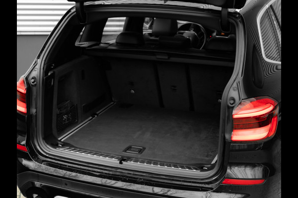 BMW X3 sDrive20i xLine - Pano - Trekhaak - Head-Up - Camera - Hifi