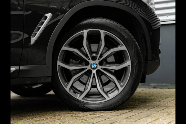 BMW X3 sDrive20i xLine - Pano - Trekhaak - Head-Up - Camera - Hifi