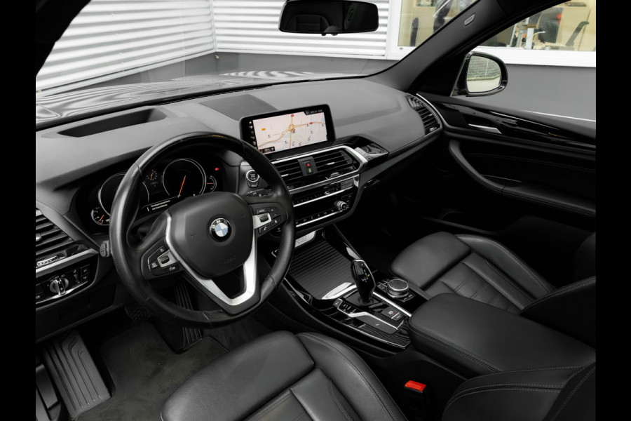 BMW X3 sDrive20i xLine - Pano - Trekhaak - Head-Up - Camera - Hifi