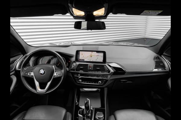 BMW X3 sDrive20i xLine - Pano - Trekhaak - Head-Up - Camera - Hifi