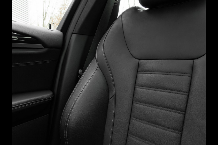 BMW X3 sDrive20i xLine - Pano - Trekhaak - Head-Up - Camera - Hifi