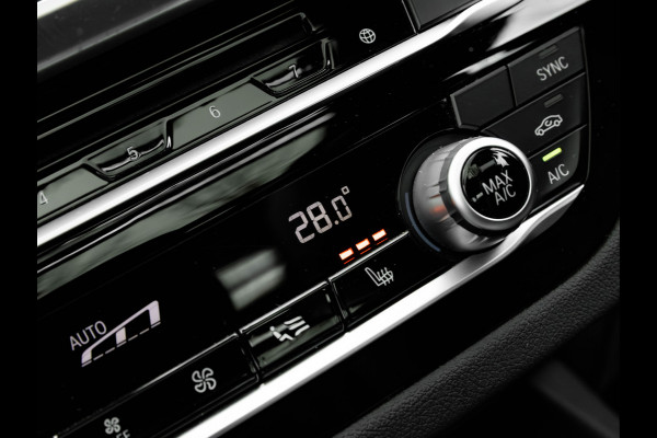 BMW X3 sDrive20i xLine - Pano - Trekhaak - Head-Up - Camera - Hifi