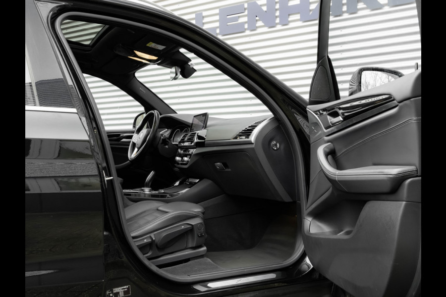 BMW X3 sDrive20i xLine - Pano - Trekhaak - Head-Up - Camera - Hifi