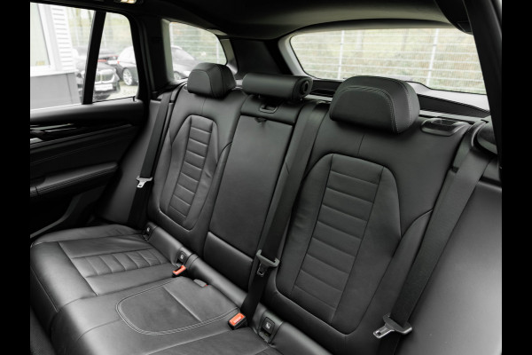 BMW X3 sDrive20i xLine - Pano - Trekhaak - Head-Up - Camera - Hifi
