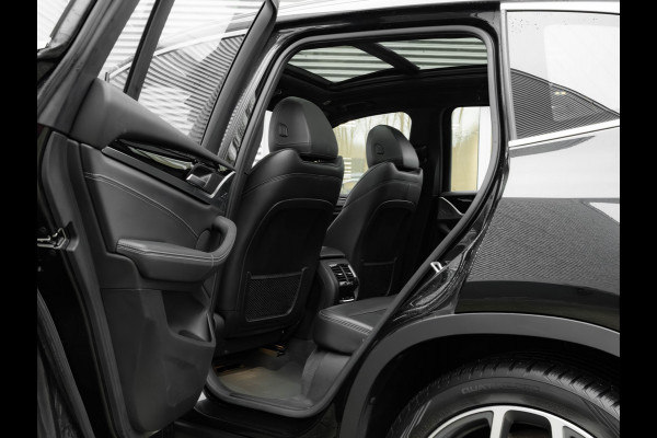 BMW X3 sDrive20i xLine - Pano - Trekhaak - Head-Up - Camera - Hifi