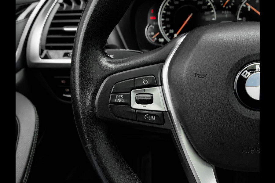 BMW X3 sDrive20i xLine - Pano - Trekhaak - Head-Up - Camera - Hifi