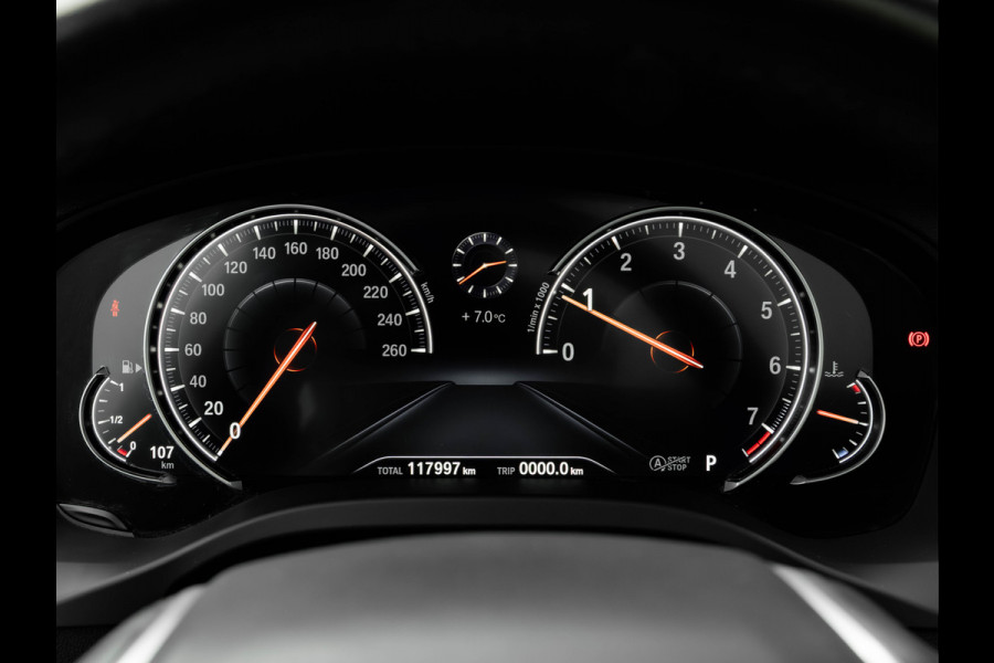 BMW X3 sDrive20i xLine - Pano - Trekhaak - Head-Up - Camera - Hifi