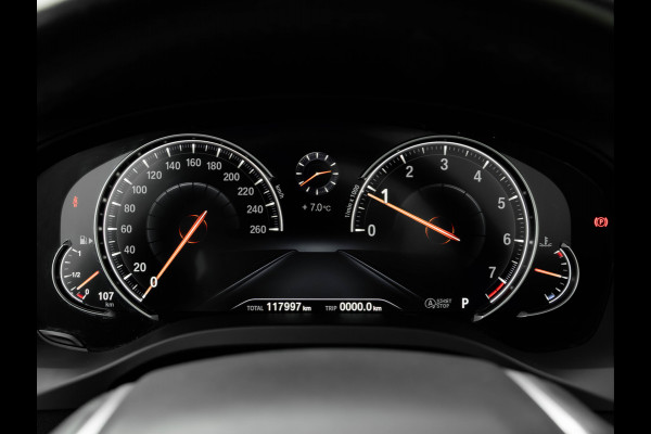 BMW X3 sDrive20i xLine - Pano - Trekhaak - Head-Up - Camera - Hifi