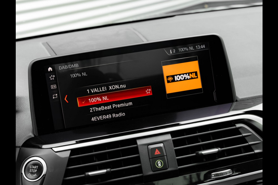 BMW X3 sDrive20i xLine - Pano - Trekhaak - Head-Up - Camera - Hifi