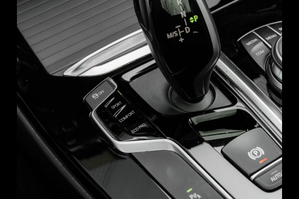 BMW X3 sDrive20i xLine - Pano - Trekhaak - Head-Up - Camera - Hifi