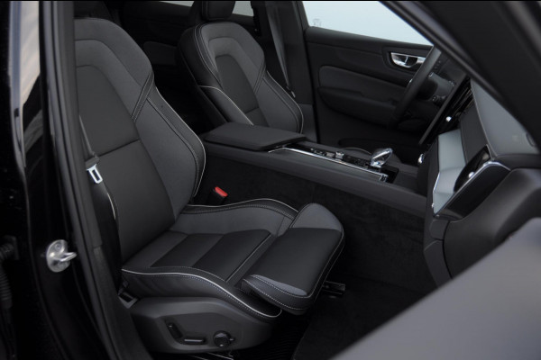 Volvo XC60 T6 350PK Automaat AWD Ultra Black Edition Facelift/ Head-up display/ Harman Kardon audio/ BLIS/ Elektrischbedienbare stoelen met geheugen / Panoramadak/ Adaptive cruise control/ Pilot assist/ Apple Carplay/ Android auto/