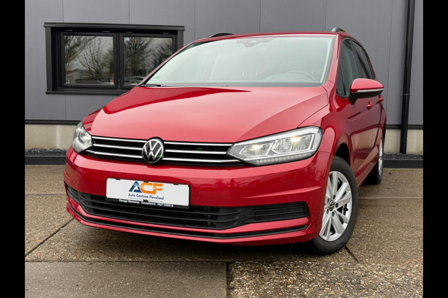 Volkswagen Touran 1.5 TSI DSG 150 pk Highline 5 persoons trekhaak LED