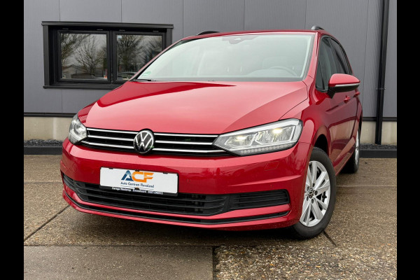 Volkswagen Touran 1.5 TSI DSG 150 pk Highline 5 persoons trekhaak LED