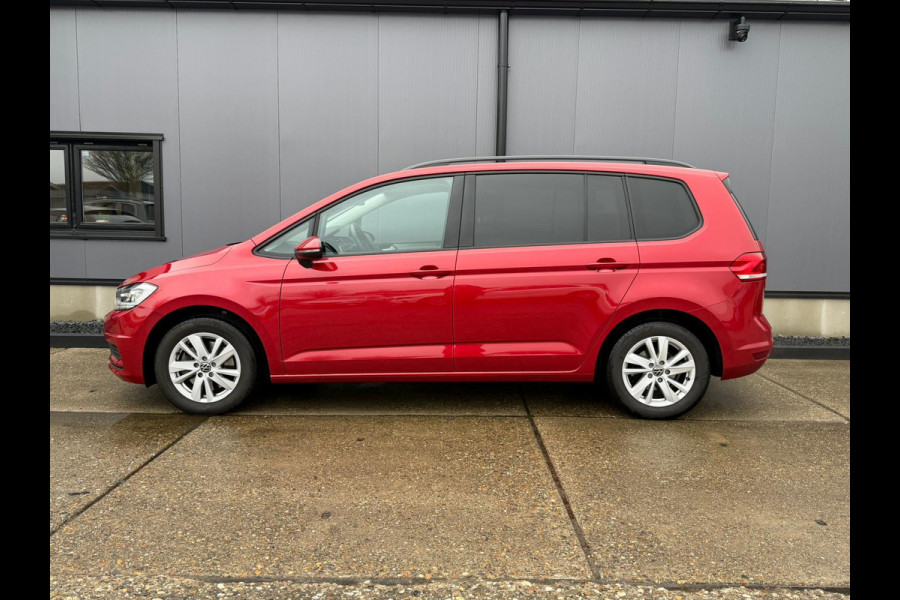 Volkswagen Touran 1.5 TSI DSG 150 pk Highline 5 persoons trekhaak LED